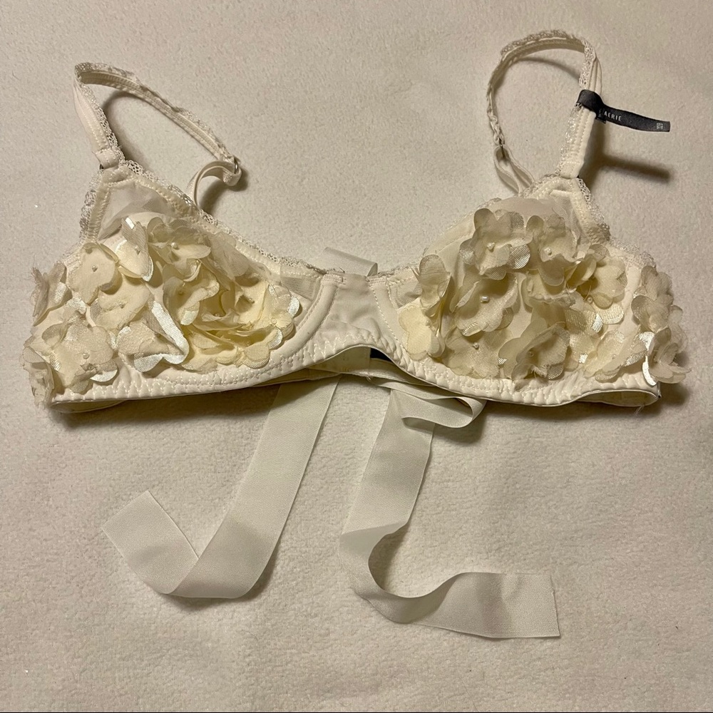 Floral embellished white and cream bra
